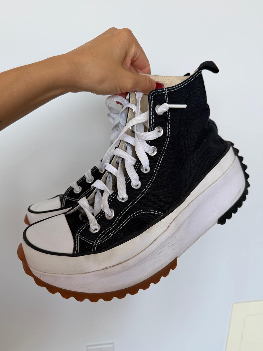 Converse Run Star Hike platform sneakers in black and white men’s 9.5 women’s 11